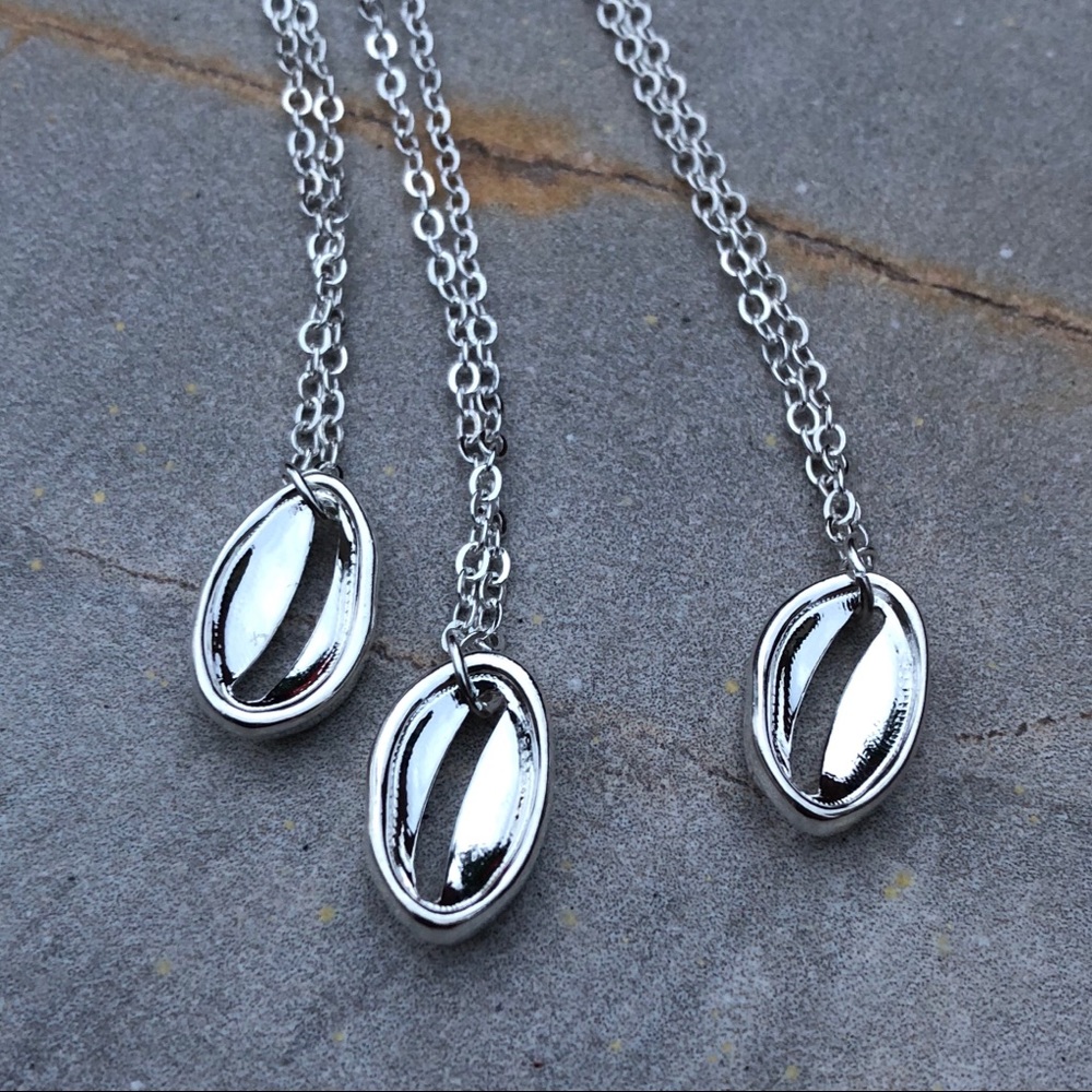Silver Tone Cowrie Shell Pendant Necklace - Picture 5 of 8